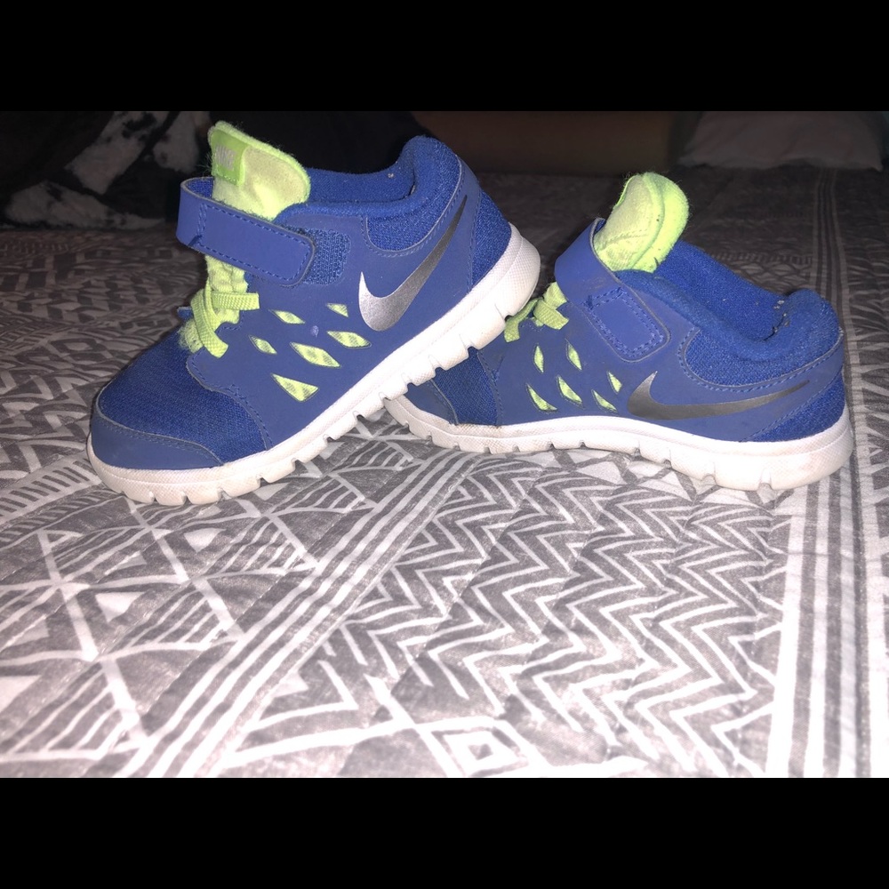 Toddler boys nike size 9c great condition!